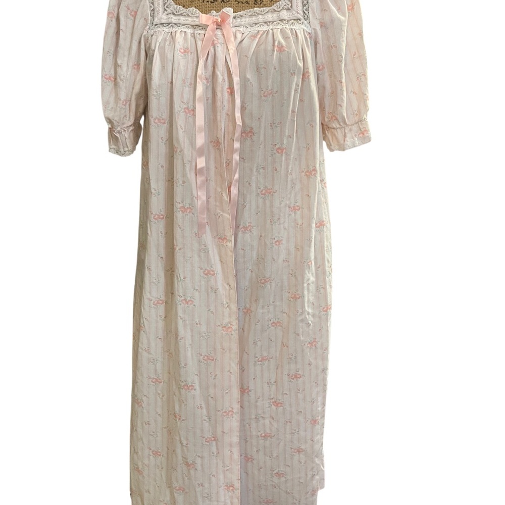 Vintage Medium Vandemere Nightgown